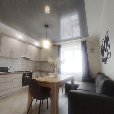 Апартаменти В Новобудові В Жк Фамілія Lviv Eksteriør billede