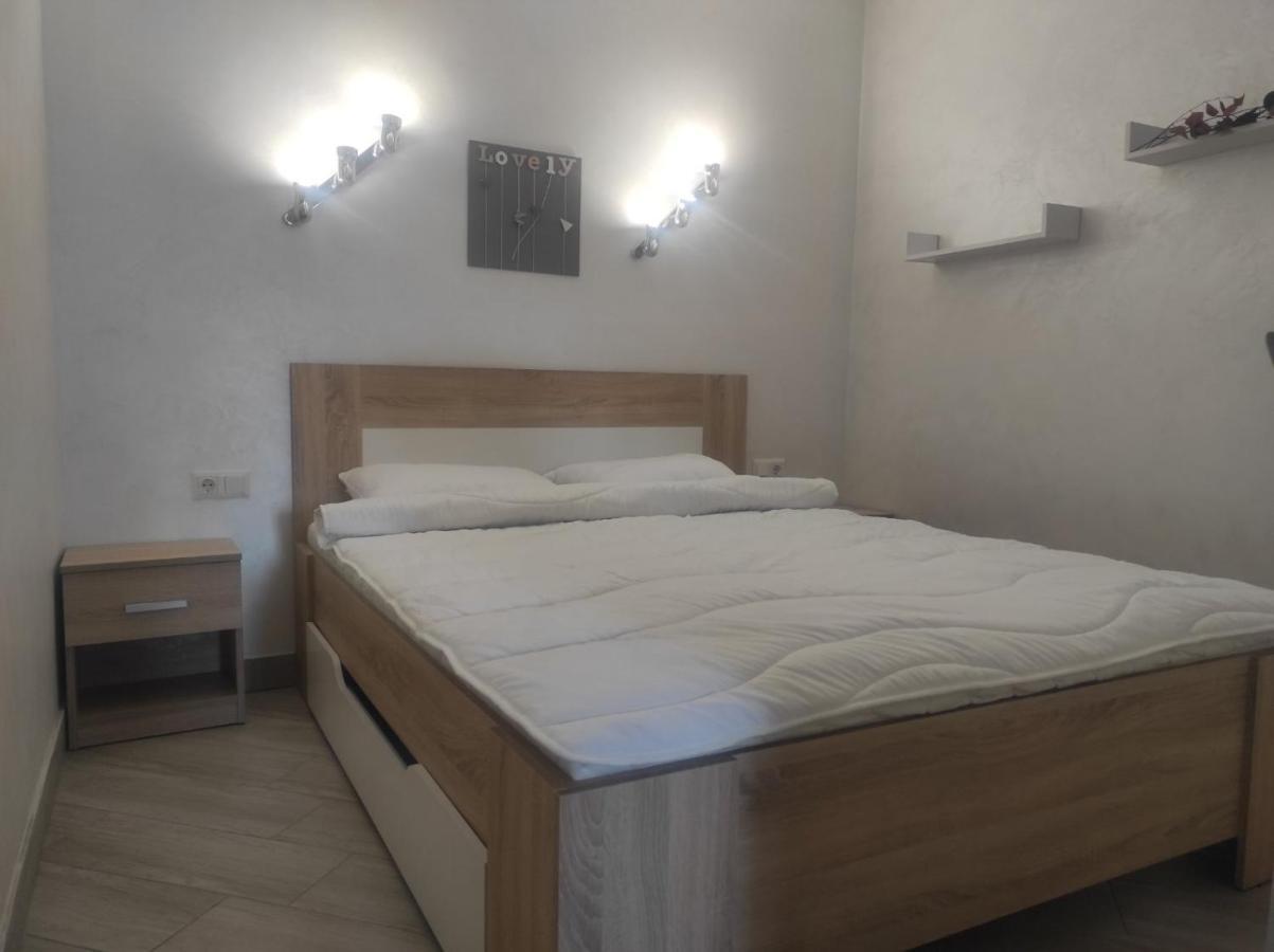 Апартаменти В Новобудові В Жк Фамілія Lviv Eksteriør billede